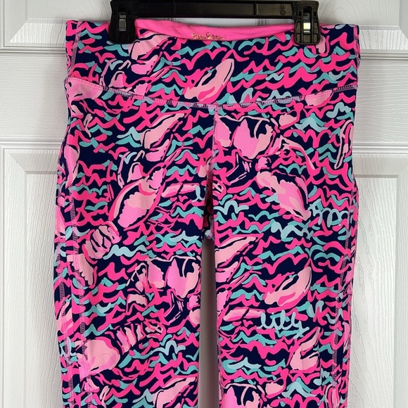 Lilly Pulitzer rare navy lobstah roll capris sz med - Picture 2 of 7